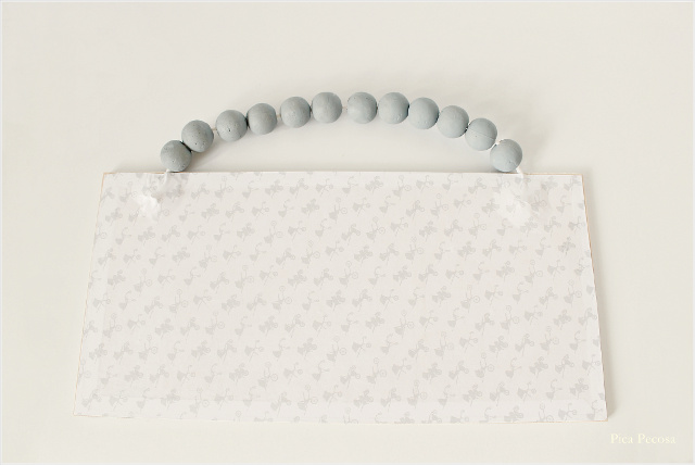 cartel-nombre-bebe-diy-tabla-chalk-paint-bolas-porexpan-parte-posterior