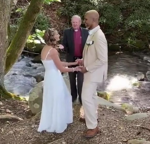 Grandmother, 61, finally weds her 24-year-old boyfriend (Photos)