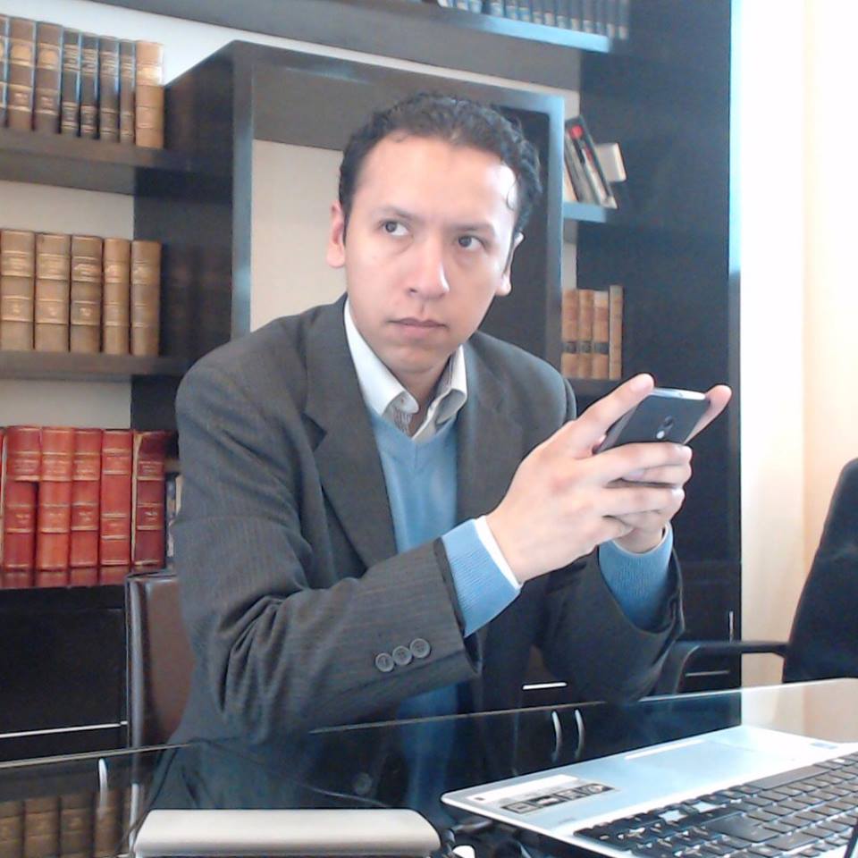 Alfredo García Zavala Defendiendo a la familia de los celulares...