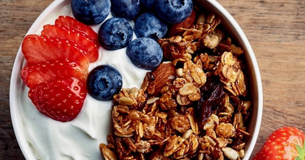 New Breakfast for Glowing Skin Yoghurt with Berries and Nuts