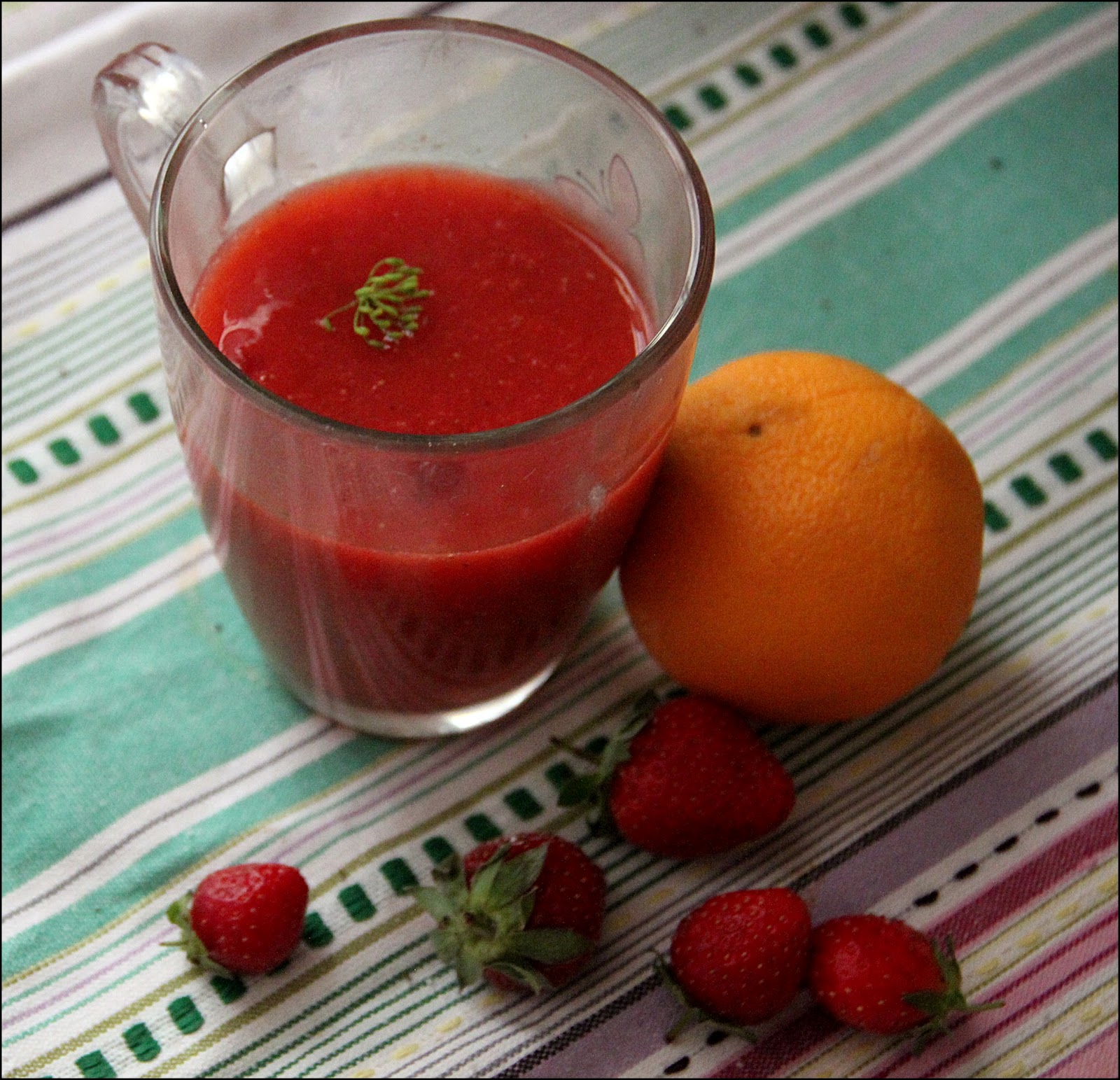 Vegan Sphere Orange Strawberry juice