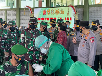 Panglima TNI dan Kapolri Tegaskan Sinergitas Vaksinasi Covid-19 di Bali