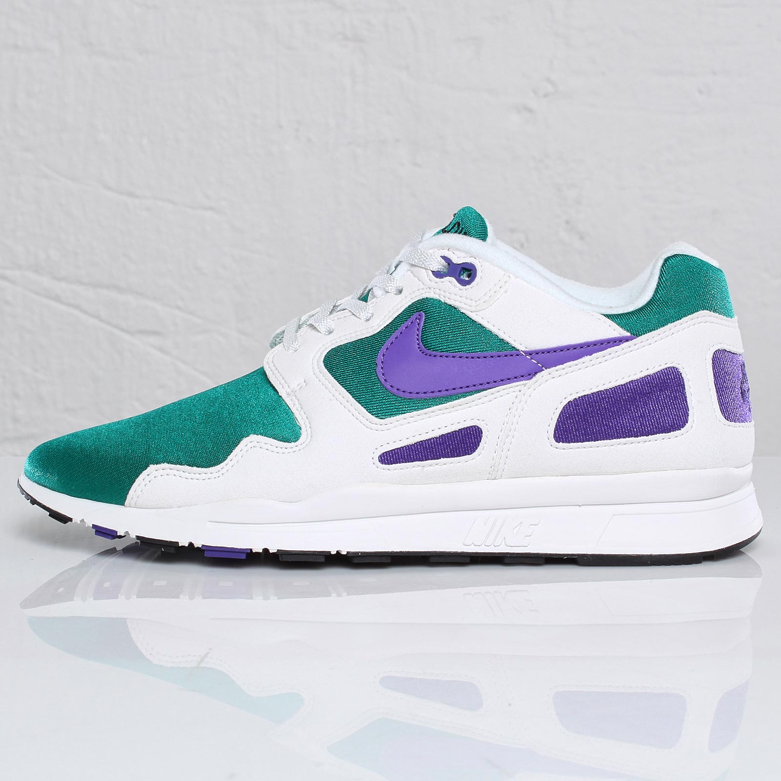 Sneakersnstuff: Nike Air Flow
