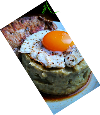 Ecrasé de pommes de terre à l'oseille surmonté de son oeuf au plat et accompagné d'une côte de porc cuite à basse température