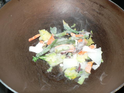 冷凍野菜を炒める