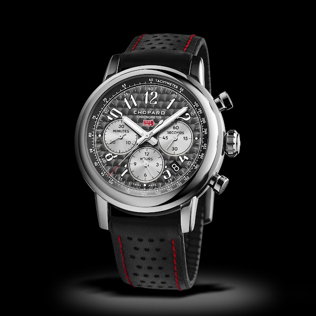 This year CHOPARD celebrates the 30th anniversary of its sponsorship of the Mille Miglia race between Brescia and Rome. Each year, CHOPARD celebrates the classic car race with a limited-edition sports watch. The Mille Miglia 2018 Race Edition is a numbered series with a COSC-certified movement that has a rate variation within -4 to +6 seconds per day. 