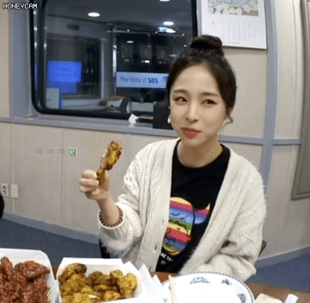 화요일은 모에모에 모에카.치킨 먹방     뚠