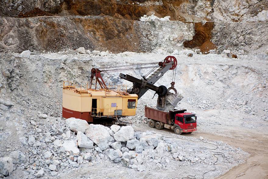 горнорудная промышленность. золотоносные карьеры забайкалья.