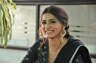 Samantha Akkineni Black Saree Stills at Jaanu Movie Interview