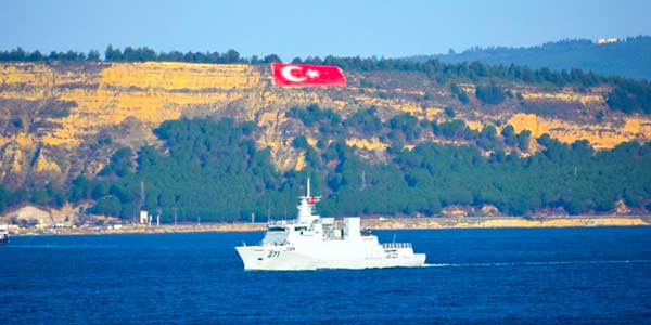 canakkale bogazinda pakistan donanmasina ait gemi turk bayragi acti 3
