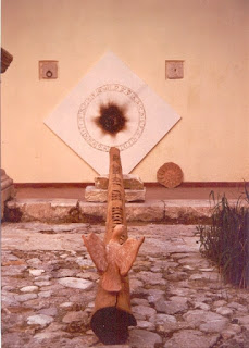 "Eternamente Esca a gli voraci Fuochi", 1986/87. Opera di installazione scultorea (tecnica mista),