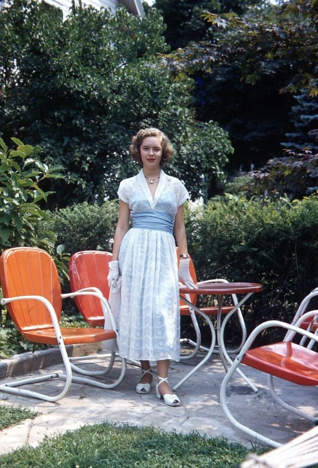 45 Beautiful Kodachrome Photos Defined the 1940s Women's Fashion ...