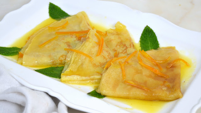 Crepes Suzette. Crepes Dulces Con Salsa De Naranja 
