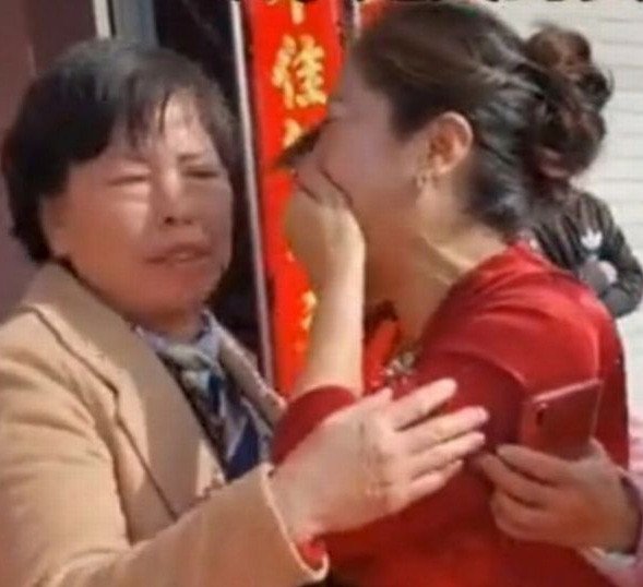 Chinese Woman Finds Out On her Son's Wedding Day That the Bride Is Actually Her Daughter(Photos)