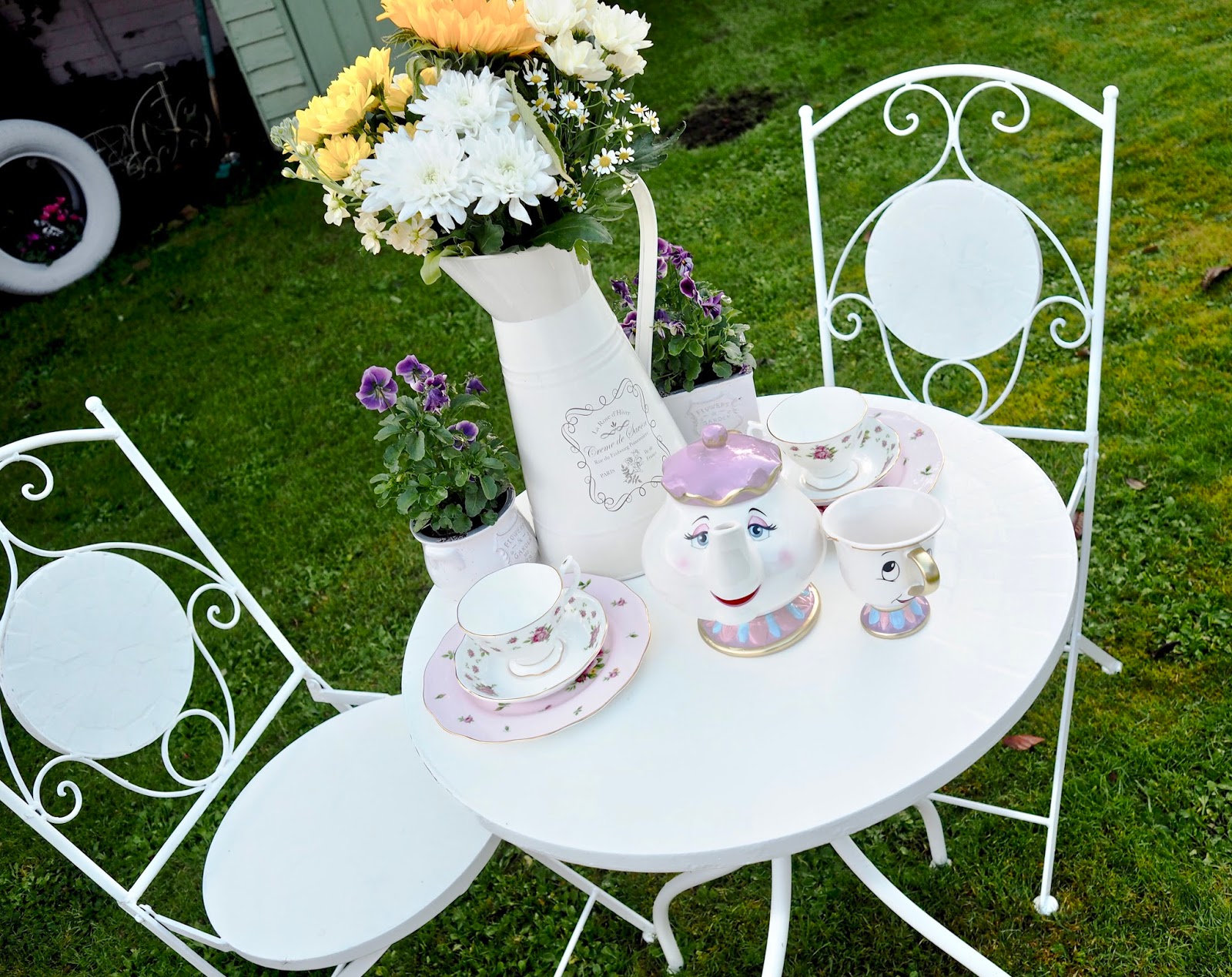 Painting rusty metal garden furniture Dainty Dress Diaries