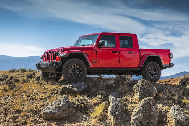 New 2021 Jeep® Gladiator EcoDiesel: Ultimate Capability and Driving Range, With 442 lb.-ft. of Torque for Improved Performance