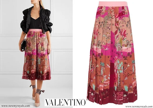 Crown Princess Mary wore a Valentino pleated printed silk crepe-de-chine midi skirt