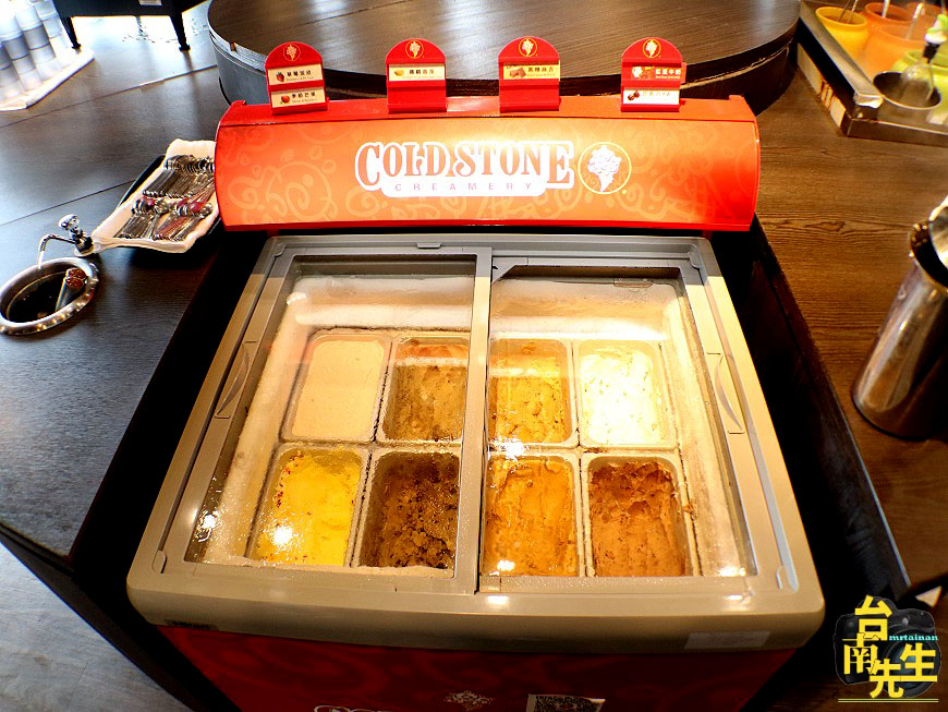 台南火烤兩吃吃到飽/帝王蟹+和牛吃飽吃滿/70多種海陸食材任你點/coldstone冰淇淋+鴨血豆腐+飲品無限享用/加價還有啤酒+調酒喝到飽/無煙炭烤不會全身油煙味