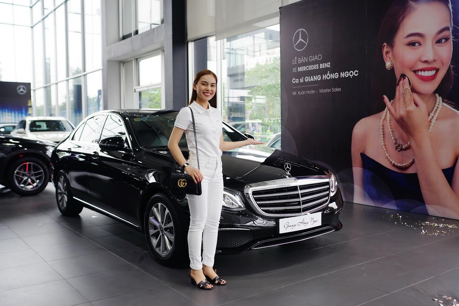 Cận cảnh chiếc xe Mercedes Maybach S500 11 tỉ mới được Ngọc Trinh độ