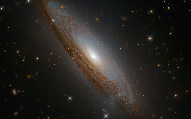 Hubble views a galaxy with an active centre