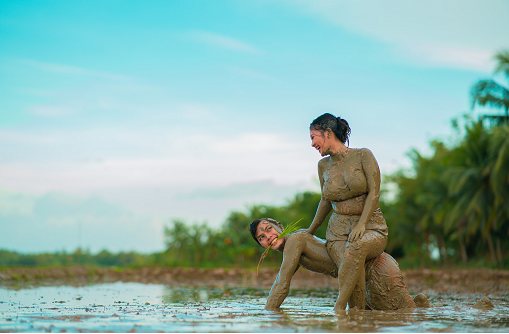 This muddy pre-wedding photoshoot of a couple helps to promote farming -  Where In Bacolod