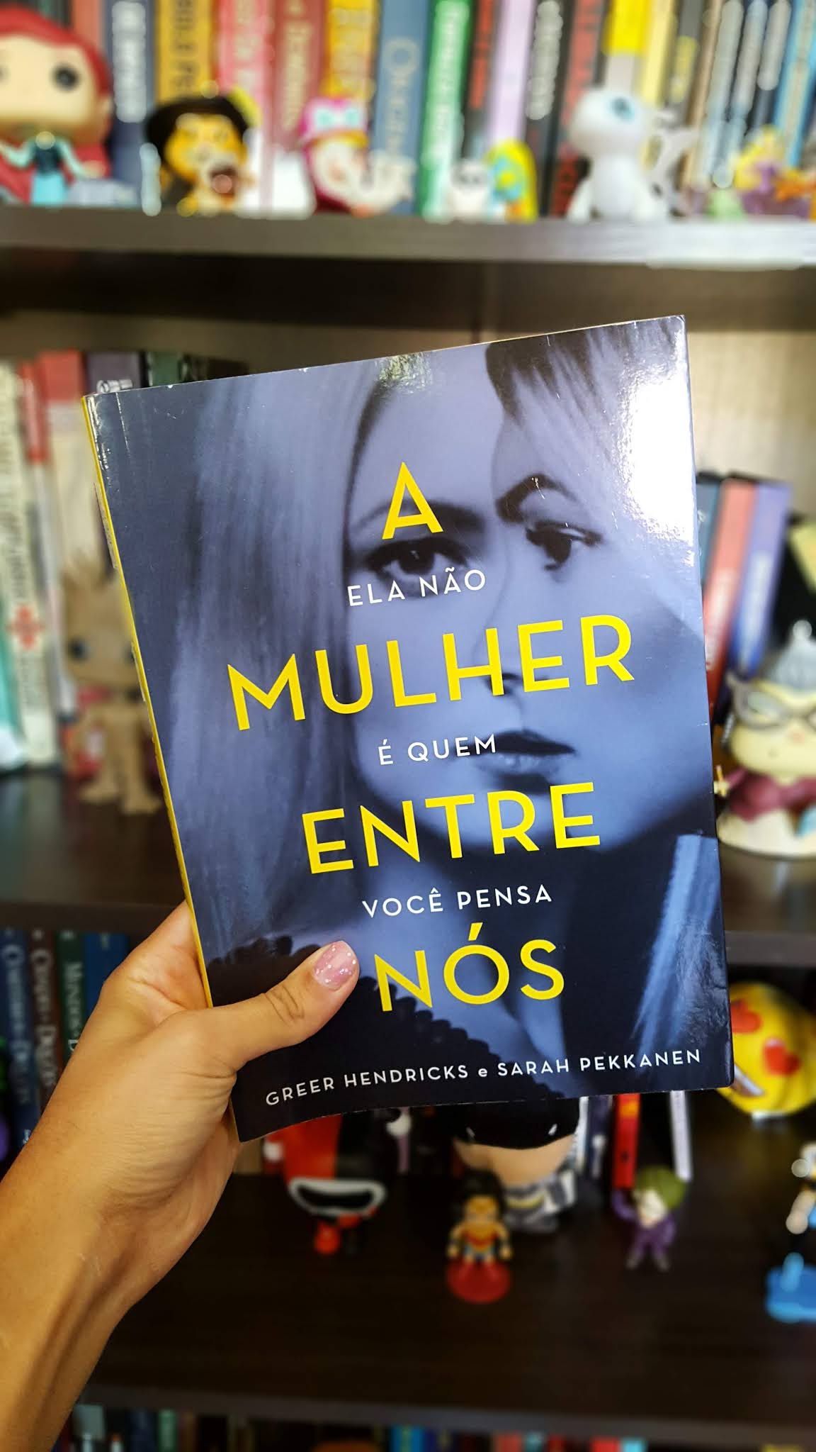 A mulher entre nós | Greer Hendricks e Sarah Peekkanen
