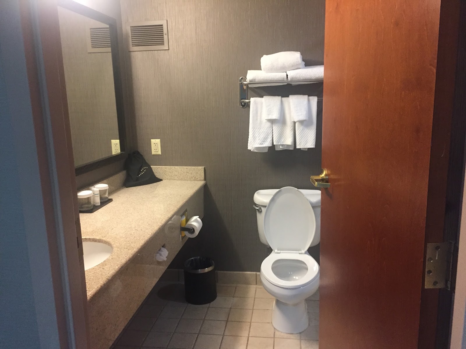 Travel Reviews & Information Nashville, Tennessee / Embassy Suites by