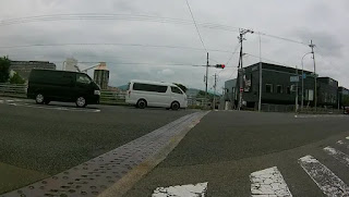 勝尾寺川沿いの道