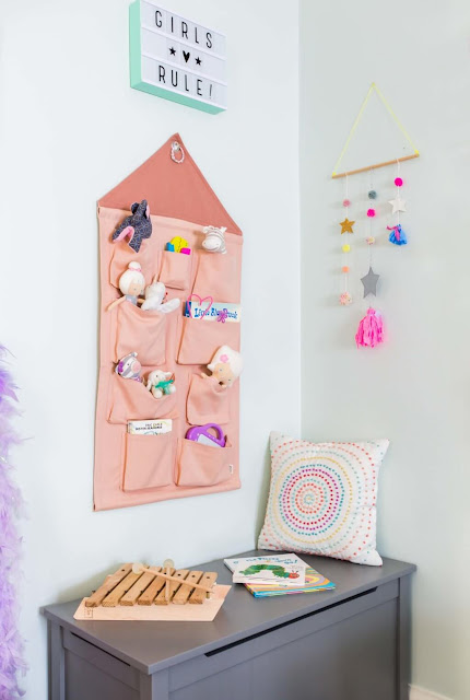Emily Henderson Full Design Girls Playroom Whimsical Pink Playful 10 1024x1525 - Decorando un playroom segun Emily Henderson