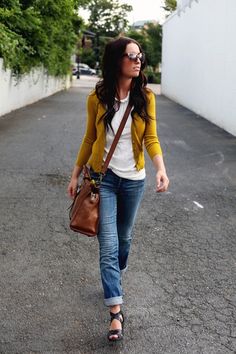 mustard sandals outfit