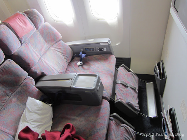 ex-JAS first class Super Seats are used as JAL Class J in 7J2 configuration