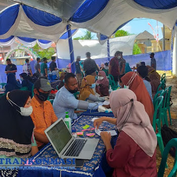Ratusan Warga Ikuti Vaksinasi COVID-19 di Kediaman Kades Sepulu Bangkalan