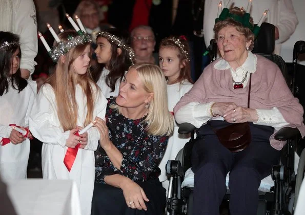 Crown Princess Mette Marit wore H&M Ruffle trimmed Midi Dress at Saint Lucy's Day. Løkenåsen kindergarten