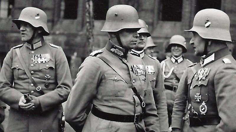 гельмут коль в москве 1995. гельмут отвергнутое 46. кентлер александр романович. эскадрилья мельдерс. гельмут отвергнутое дитя манга.