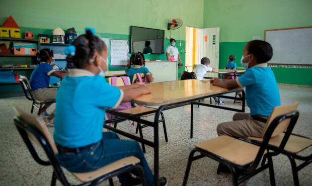 Entre optimismo, rezagos y el miedo a los contagios: así será la vuelta a  las aulas