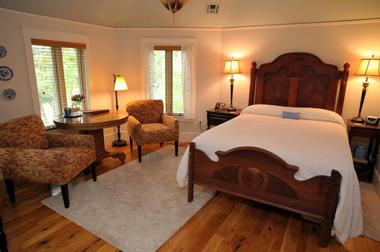 Cedar Rock Inn Bed and Breakfast