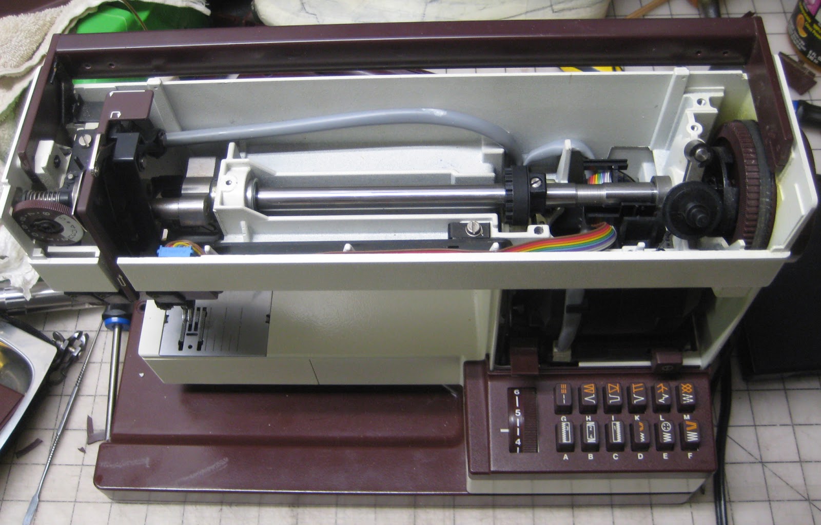 MI Vintage Sewing Machines Pfaff Tiptronic 1069 (1980's)