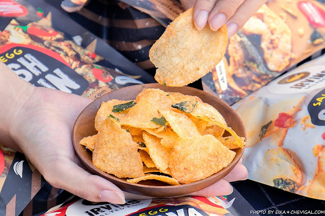 免飛新加坡!台中也能吃到IRVINS黑鴨鹹蛋黃魚皮啦!限量快閃每人限購5包,來晚了搶不到~