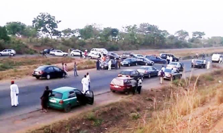 Bandits block Kaduna - Abuja road, Shehu Sani raises alarm