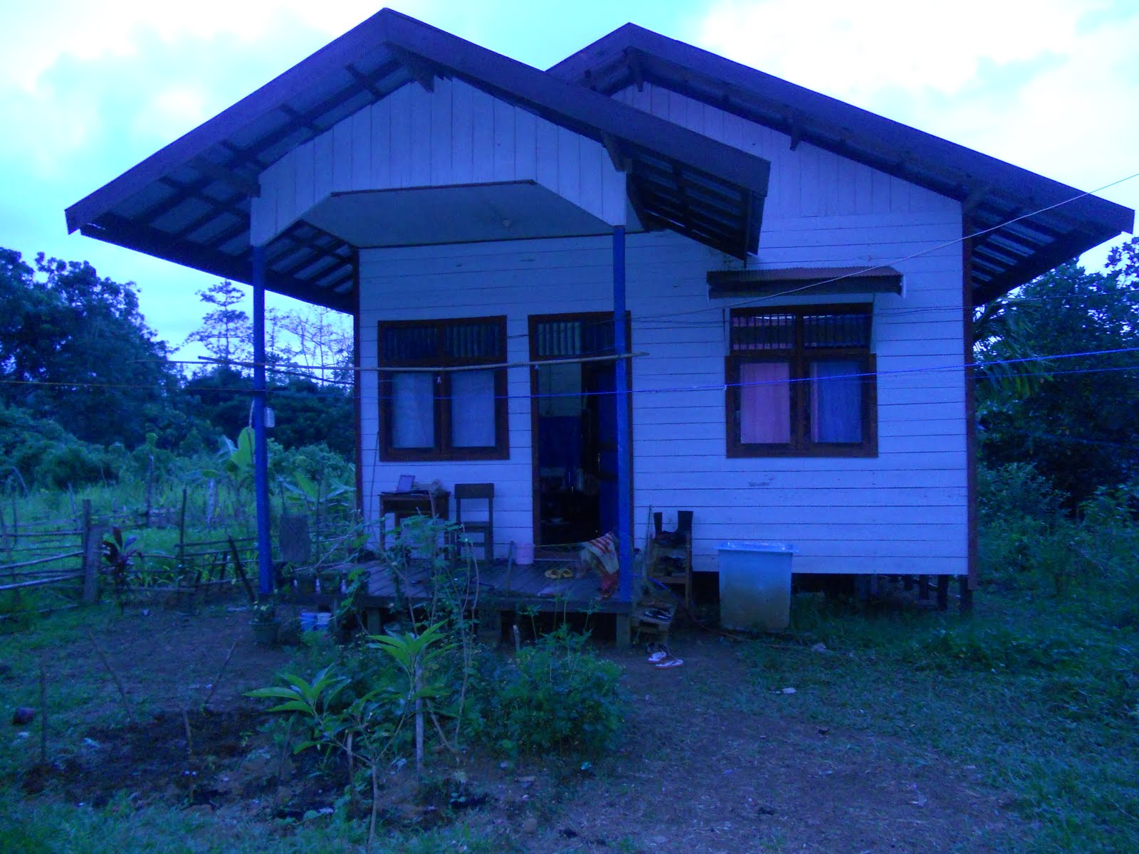 Rumah Atas Bukit - englshpui