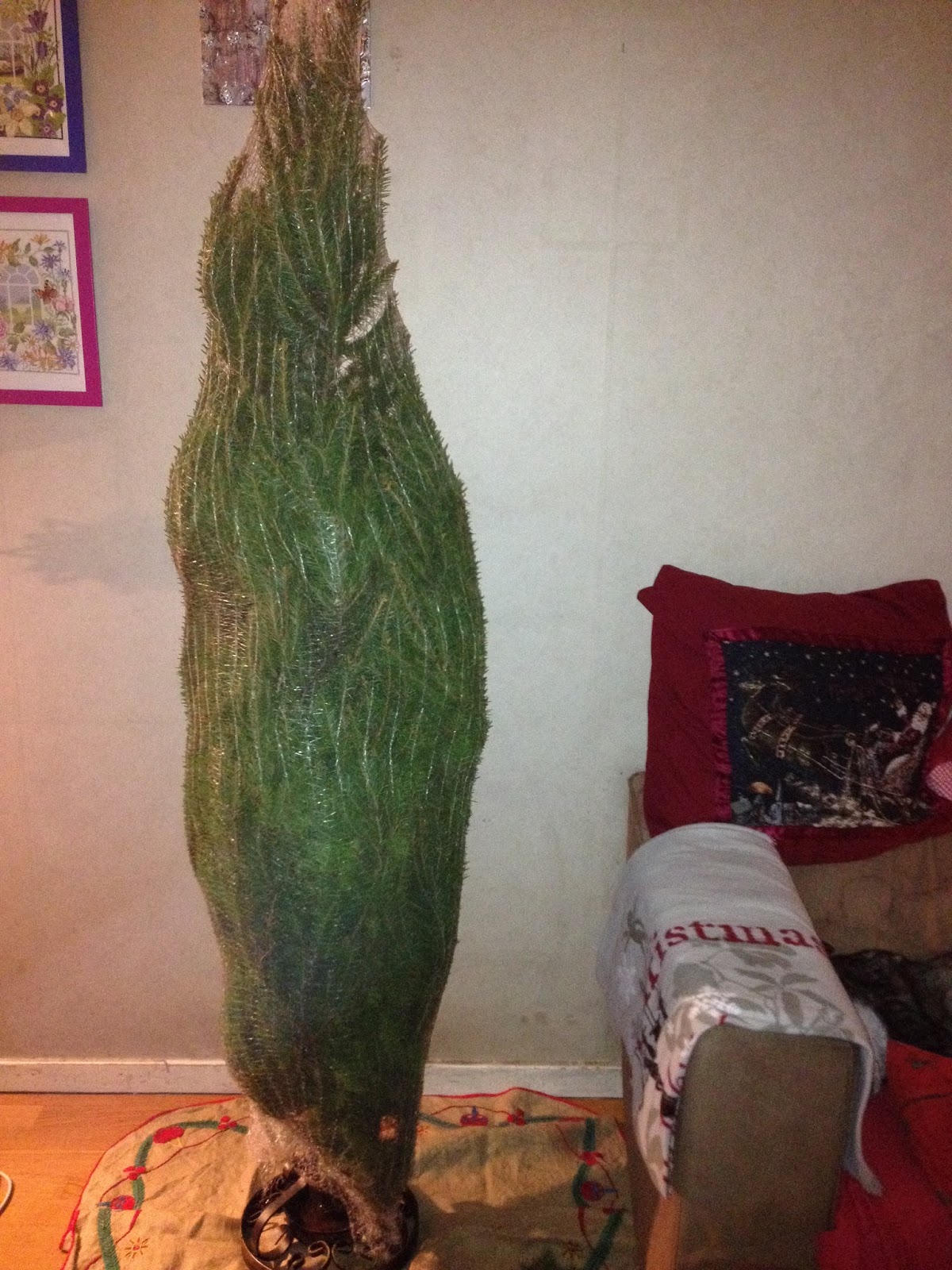 nät till julgran Våran Lilla Julvrå: Julkänslan tillbaka och Julgranen på plats   i 