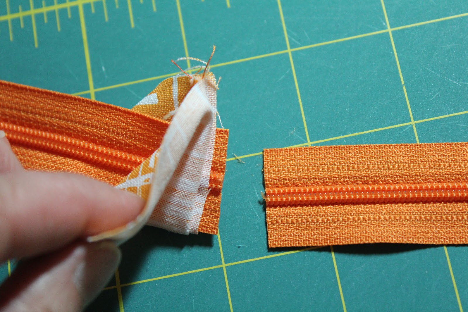 A Quilter's Table TripleZip Pouch A Tutorial