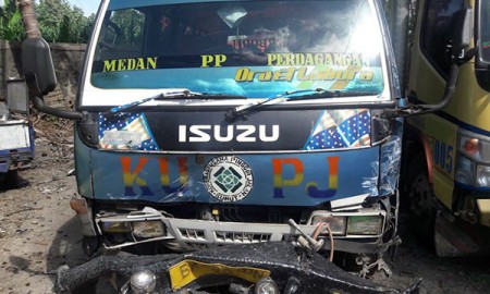 Bus KUPJ yang tabrakan beruntun di Batubara. Bus KUPJ yang tabrakan beruntun di Batubara.
