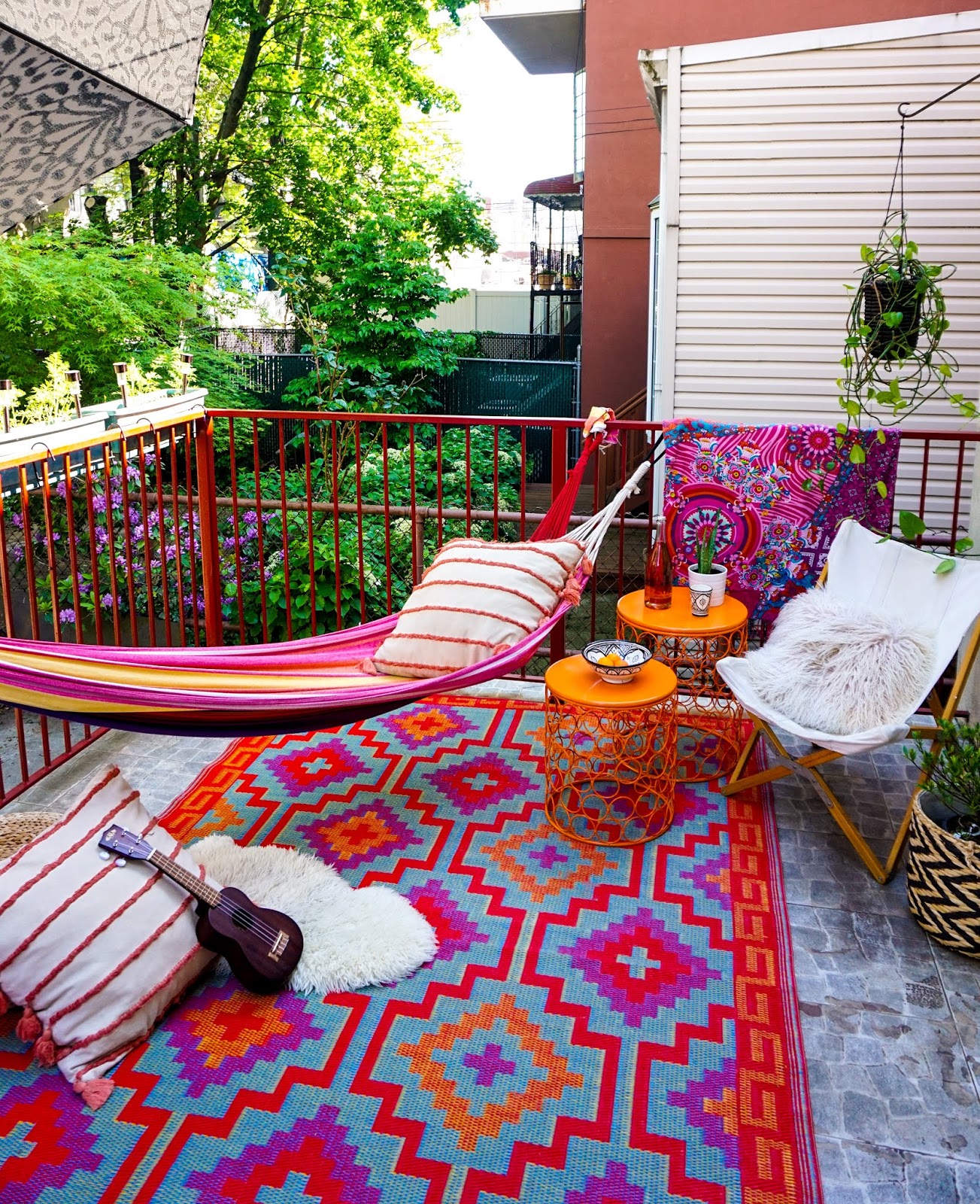 Bright and Colorful Bohemian Small Outdoor Space and How To Get The