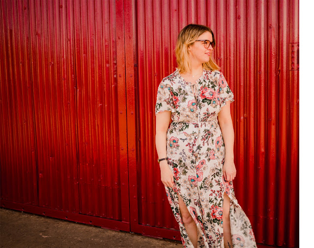Fashion blogger wearing floral midi dresses. Wedding guest outfit inspiration