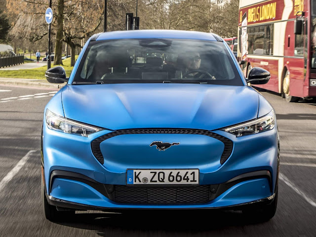 Ford Mustang Mach-E - SUV elétrico