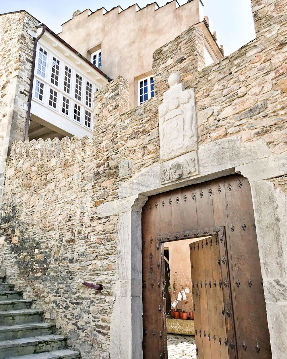 A chic Spanish mansion with a noble character by Studio Las Perelli