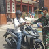 Babinsa Karangbinangun Blusukan Imbau Warga Gunakan Masker