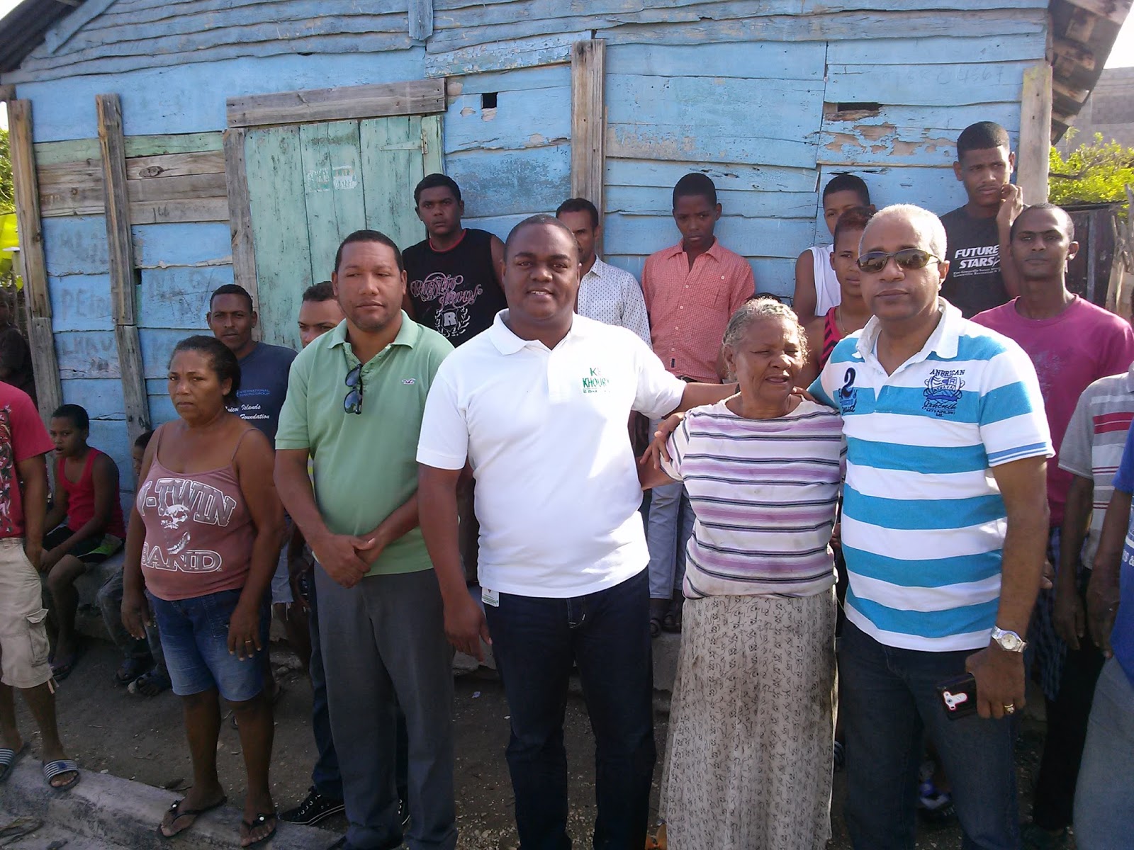 Empresa Khoury cambia casas de Tablas por Block en el Mamonal de Cabral Hablando con las gentes