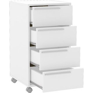  Gaveteiro branco com rodízios. Blog Achados de Decoração